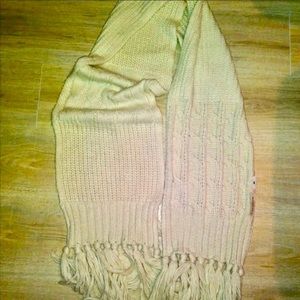 Abercrombie & Fitch cream knit fringed scarf